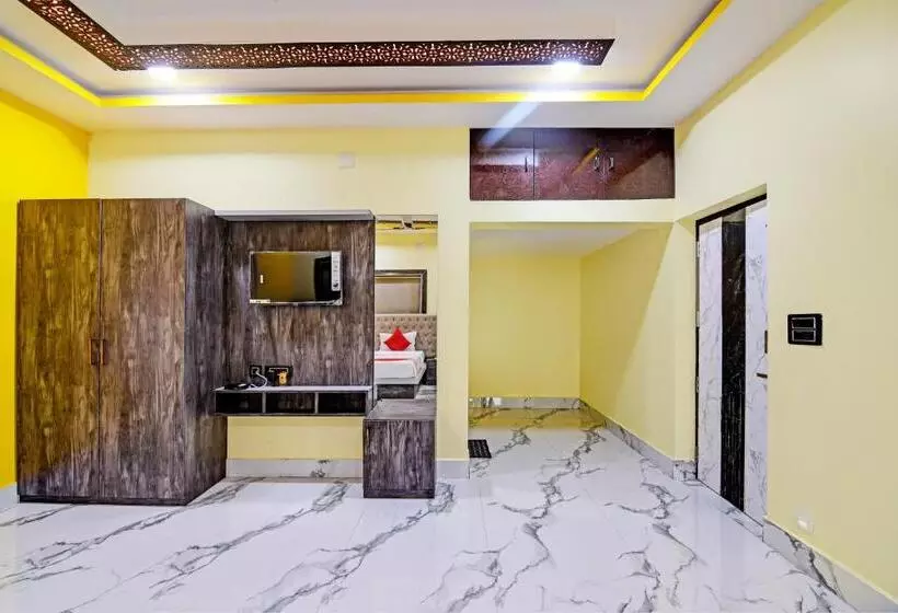 ホテル Oyo Flagship Sri Sai Palace