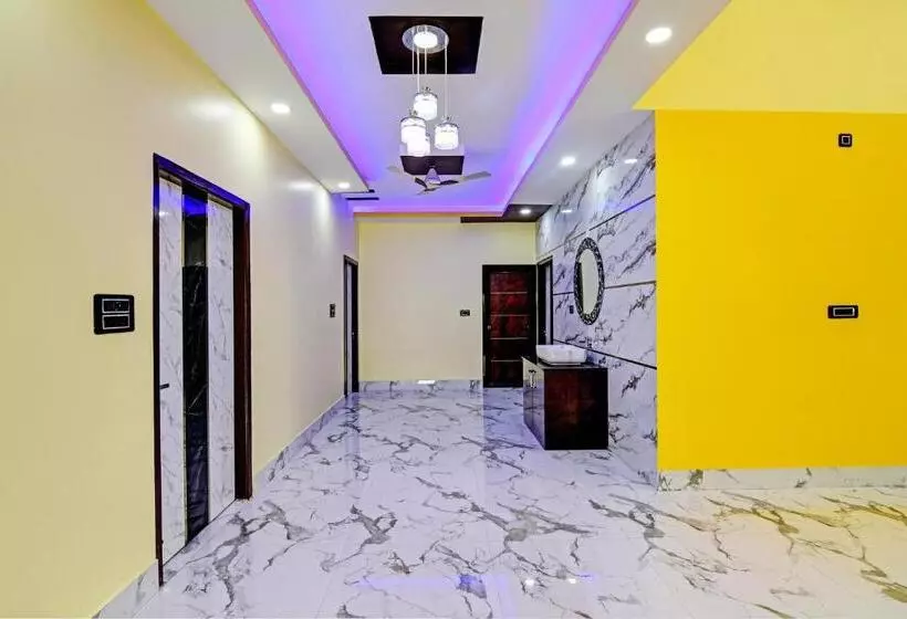 ホテル Oyo Flagship Sri Sai Palace