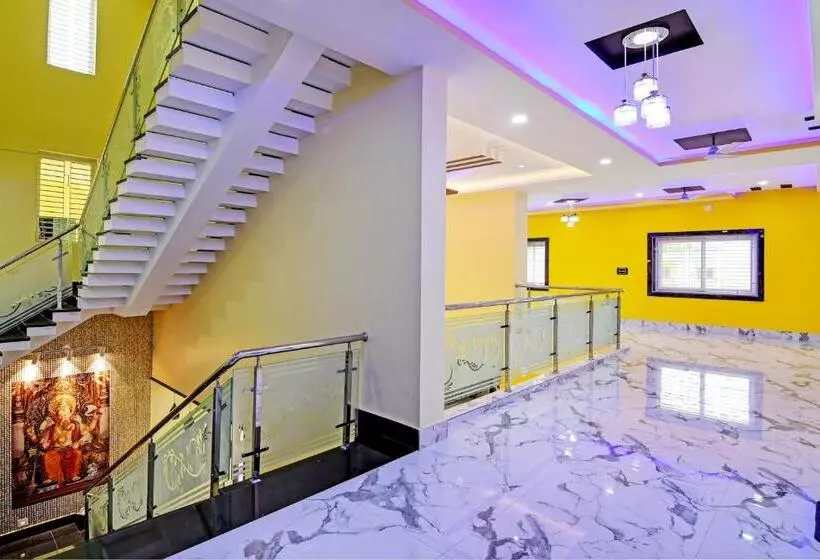 ホテル Oyo Flagship Sri Sai Palace