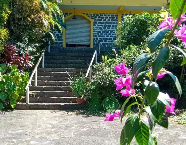 Hotelli Recanto Da Floresta Suites