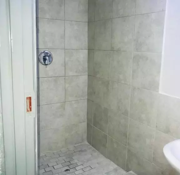 ペンション Lugogo Guesthouse