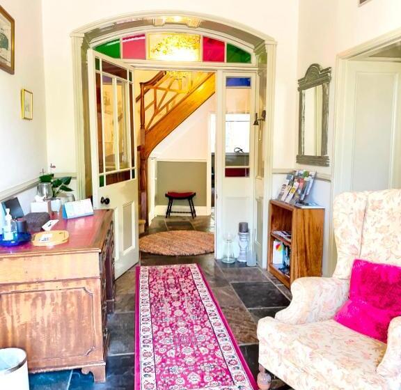 بنسيون Portland House