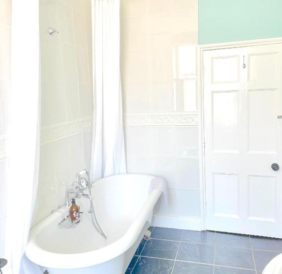 بنسيون Portland House