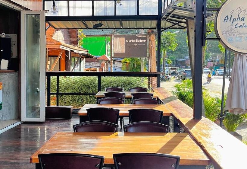 Alpha Hostel Cafe&bar