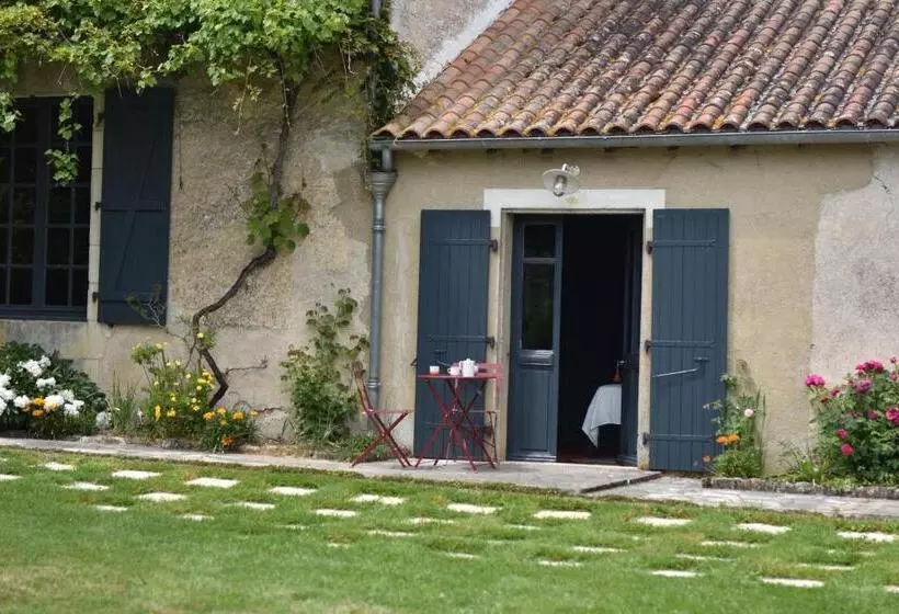 Aamiaismajoitus (B&B) Un Jardin Et Trois Maisons