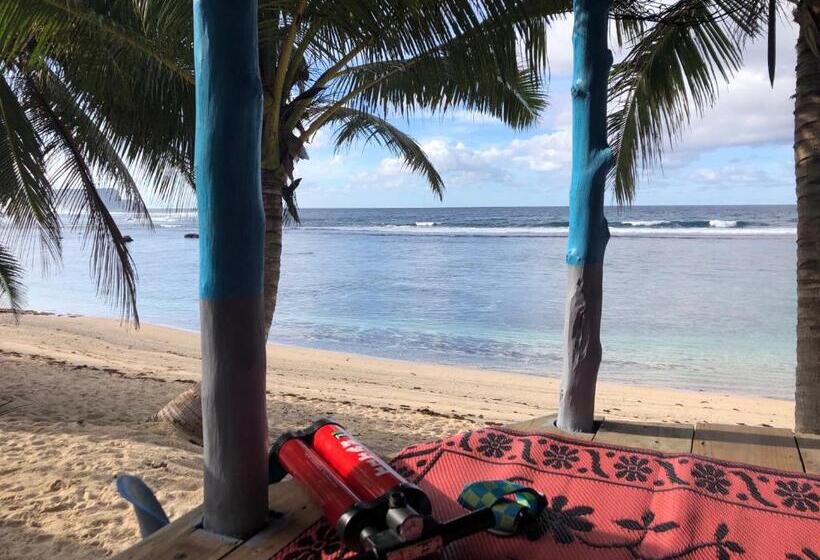 هتل Jaymy Beach Fales