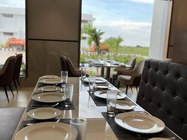 בית מלון כפרי Kyriad Prestige Ilkal