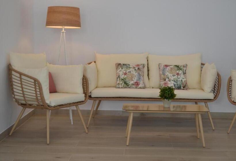 Отель Oasis Centro