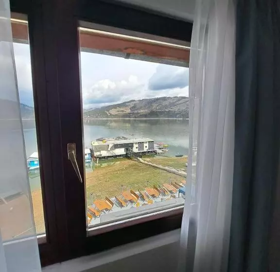 هتل Pescarus Port Bicaz
