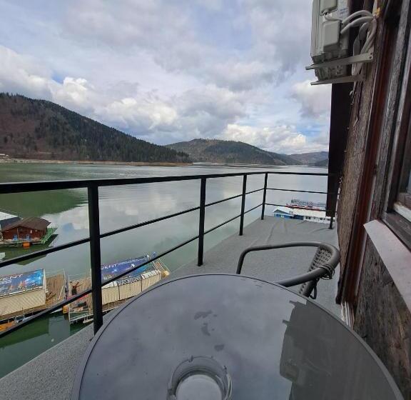 هتل Pescarus Port Bicaz