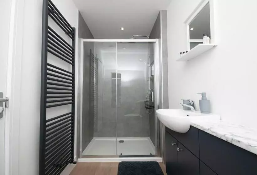 ペンション Cara Lodge, Comfortable Self Check In En Suite Guest Rooms