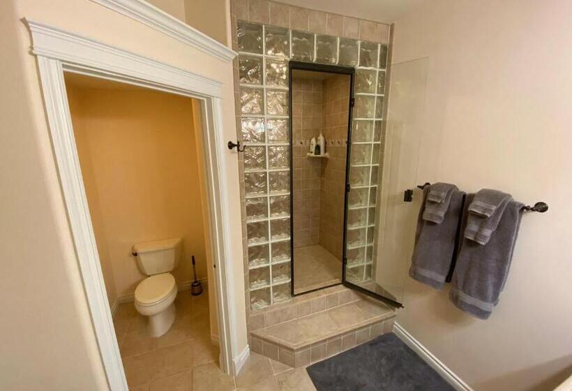 Panzió Guest Suite With Hot Tub Edge Of The Wild