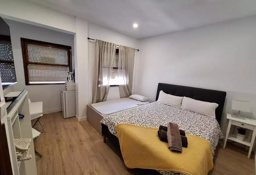 Majatalo Habitacion Con Baño Privado En Un Piso Con Familia