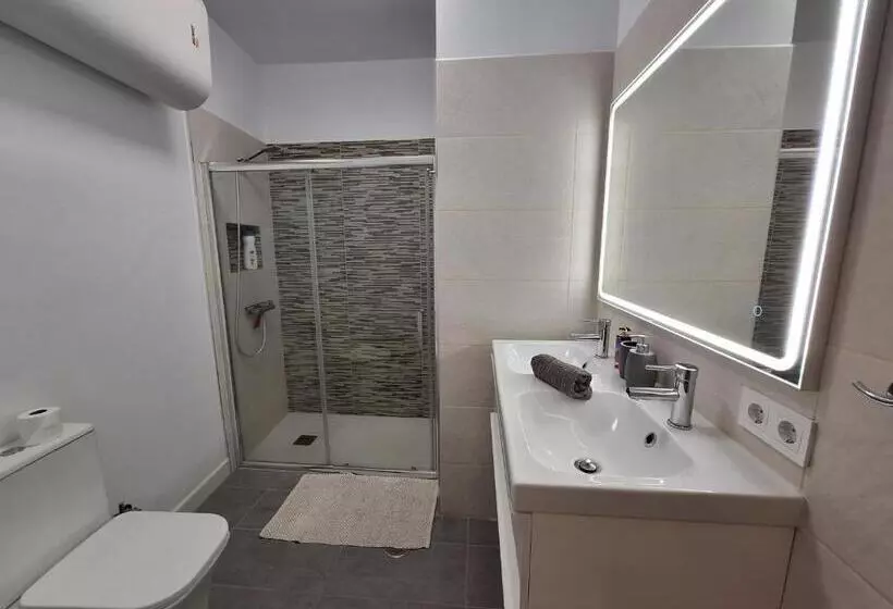 Majatalo Habitacion Con Baño Privado En Un Piso Con Familia