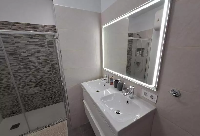 Majatalo Habitacion Con Baño Privado En Un Piso Con Familia