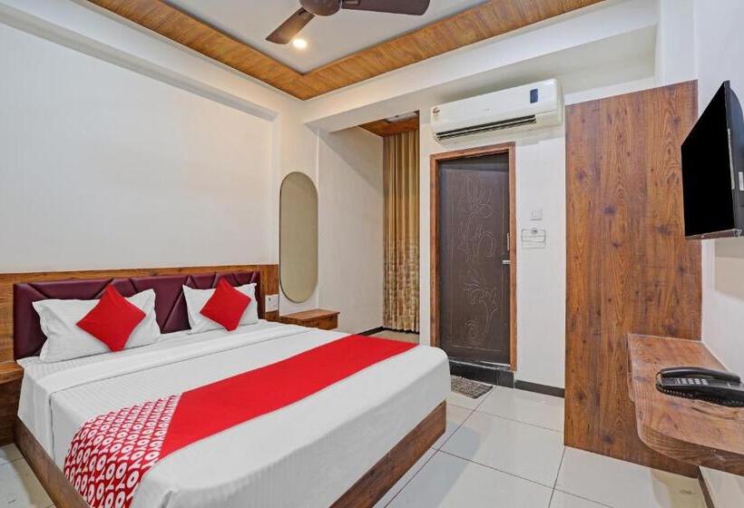 Pop 81014 Hotel Royal Raj