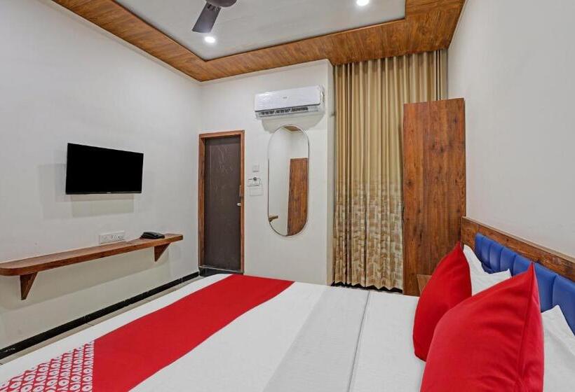 Pop 81014 Hotel Royal Raj