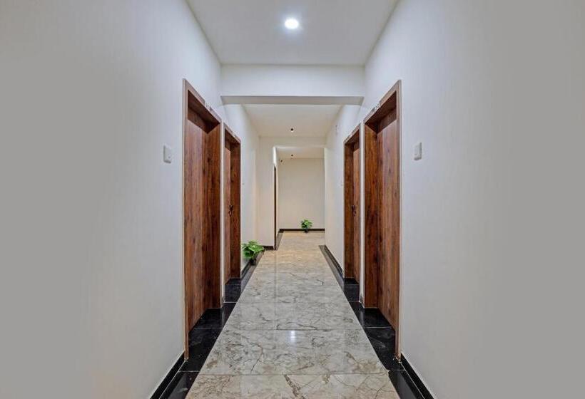 Pop 81014 Hotel Royal Raj