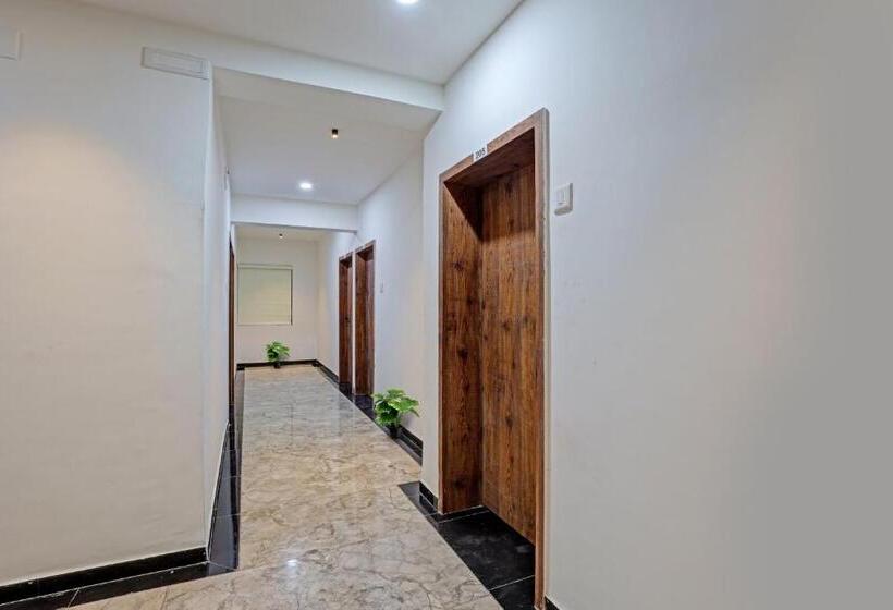 Pop 81014 Hotel Royal Raj