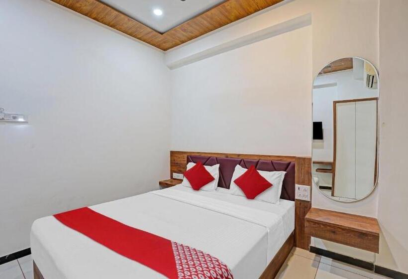 Pop 81014 Hotel Royal Raj