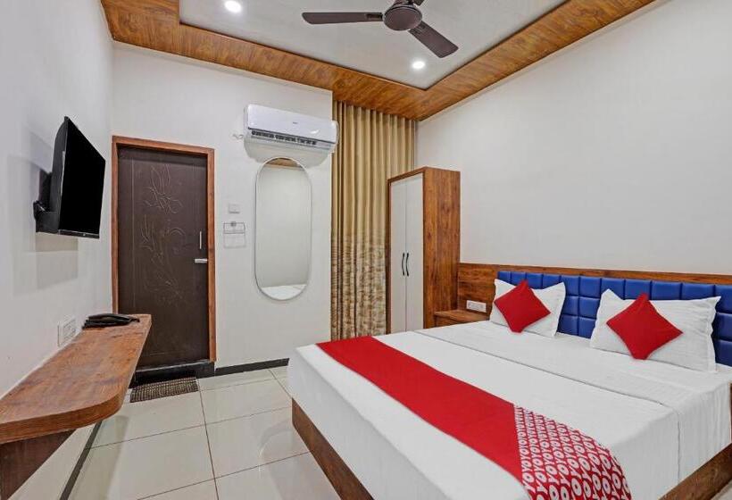 Pop 81014 Hotel Royal Raj