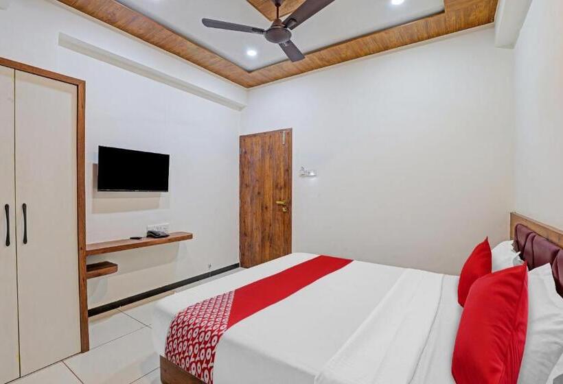 Pop 81014 Hotel Royal Raj