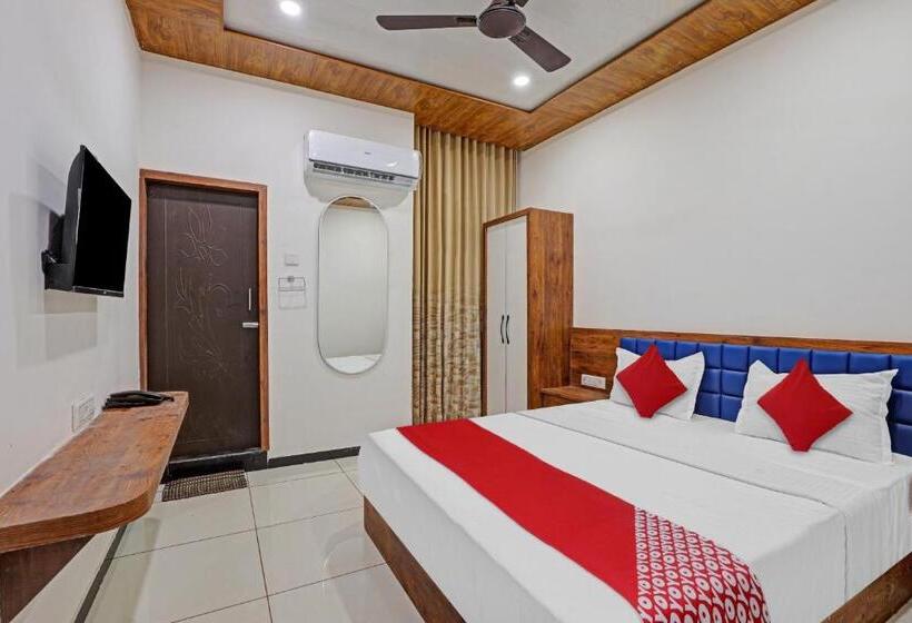 Pop 81014 Hotel Royal Raj