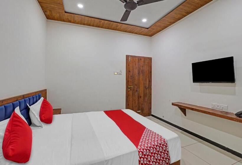 Pop 81014 Hotel Royal Raj