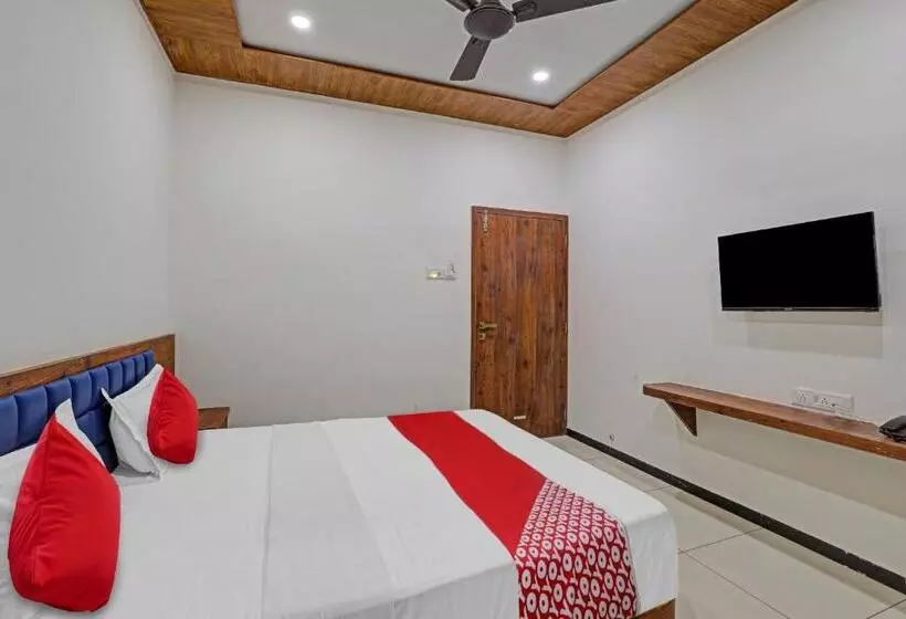 Pop 81014 Hotel Royal Raj