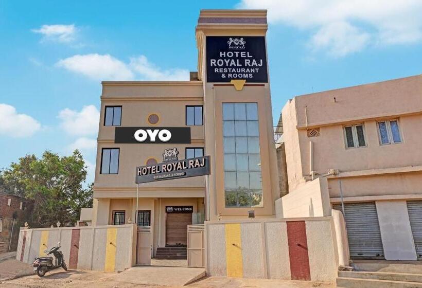 Pop 81014 Hotel Royal Raj