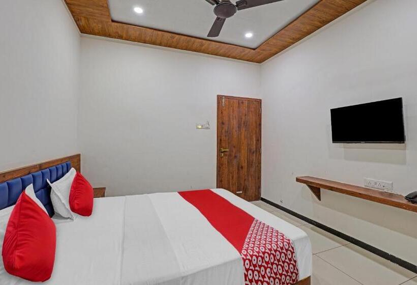 Pop 81014 Hotel Royal Raj