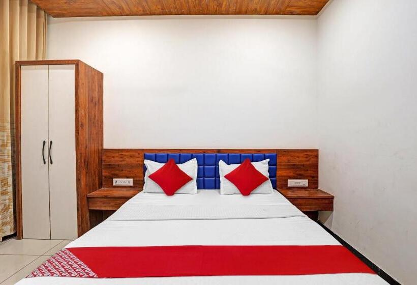 Pop 81014 Hotel Royal Raj