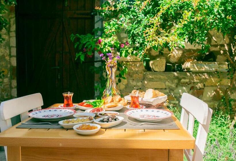 Annemin Harabesi Otel