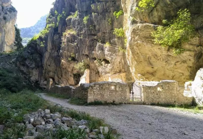 Aamiaismajoitus (B&B) Villa Carolina