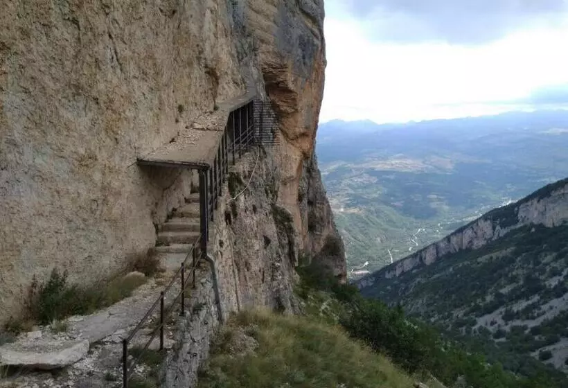 Aamiaismajoitus (B&B) Villa Carolina