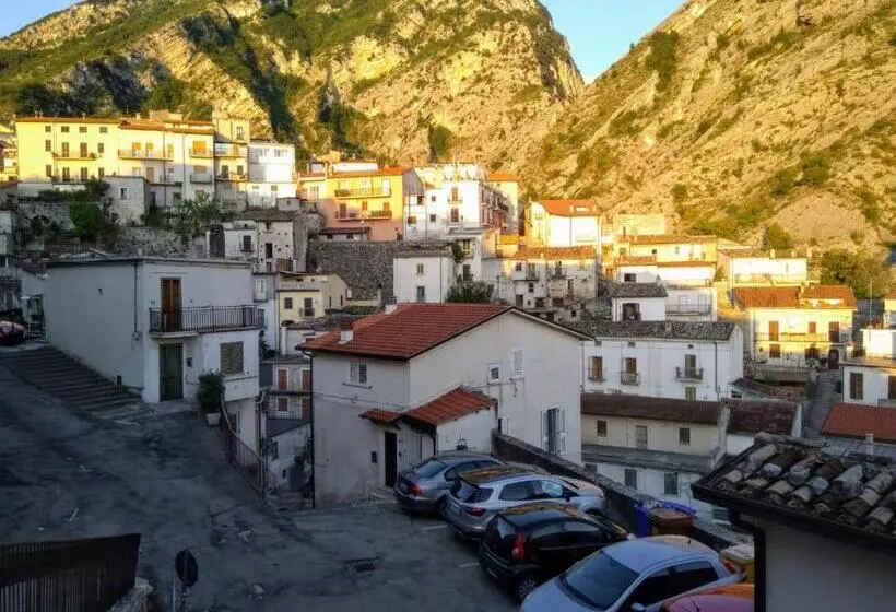 Aamiaismajoitus (B&B) Villa Carolina