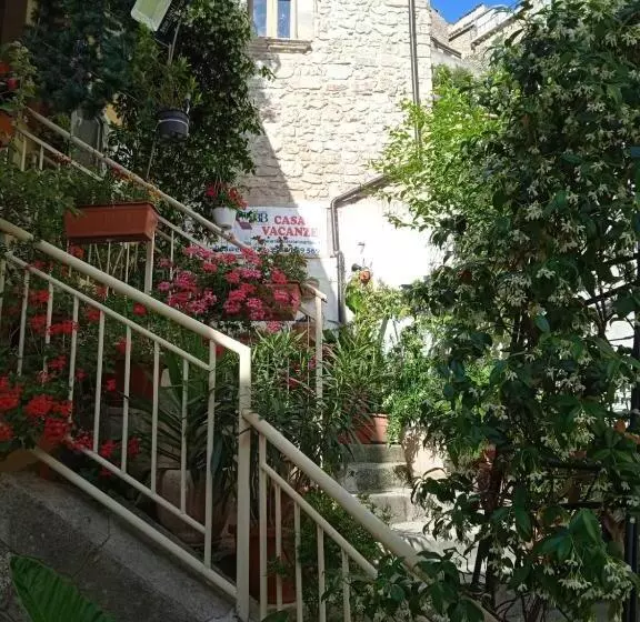 Aamiaismajoitus (B&B) Villa Carolina