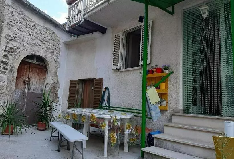 Aamiaismajoitus (B&B) Villa Carolina