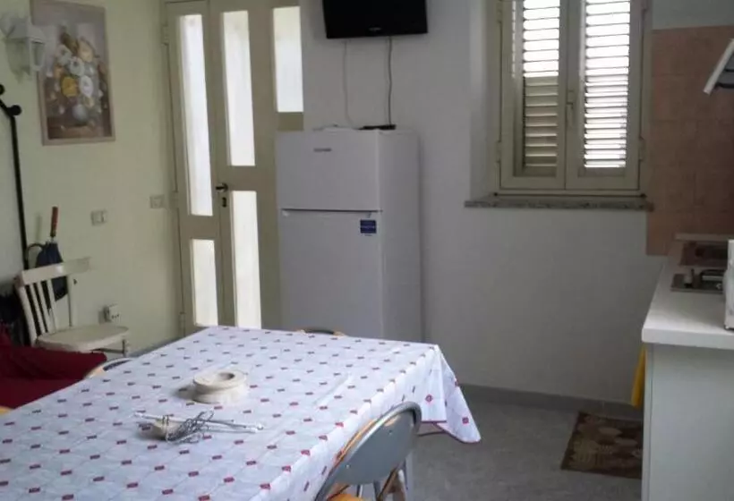 Aamiaismajoitus (B&B) Villa Carolina