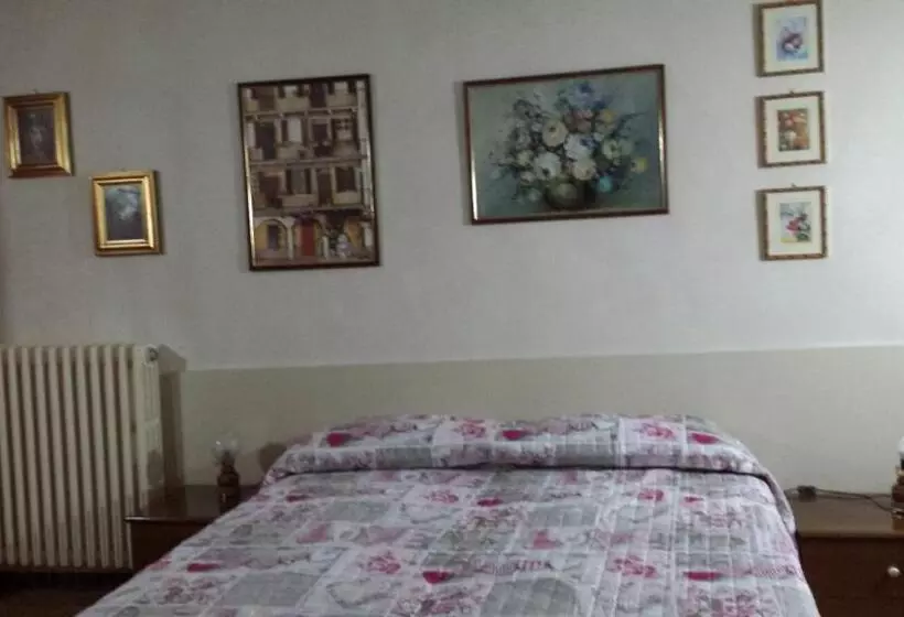 Aamiaismajoitus (B&B) Villa Carolina