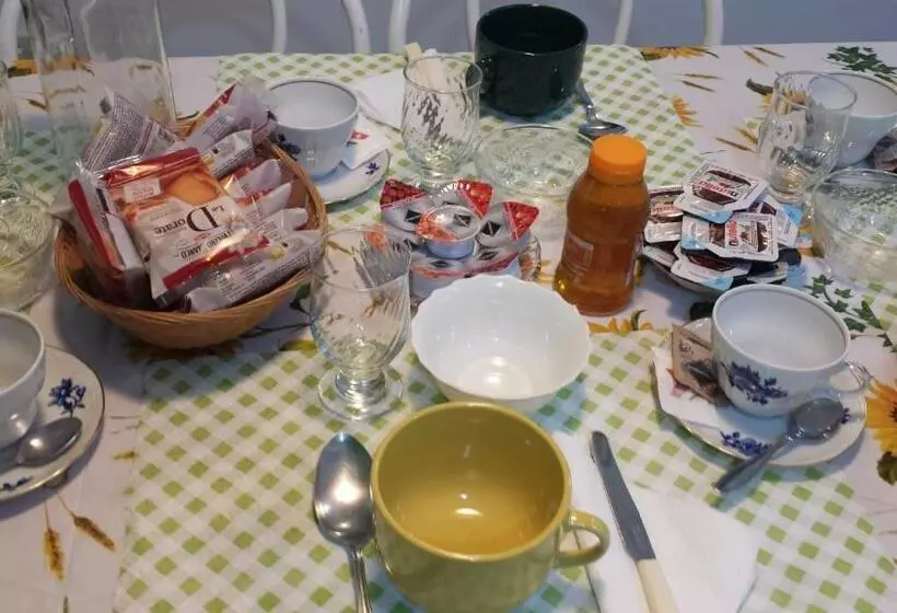 Aamiaismajoitus (B&B) Villa Carolina