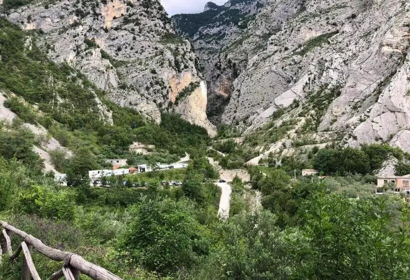 Aamiaismajoitus (B&B) Villa Carolina