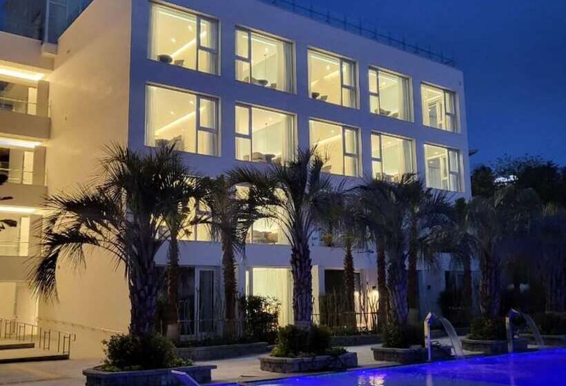 Calacatta Hotel & Resort