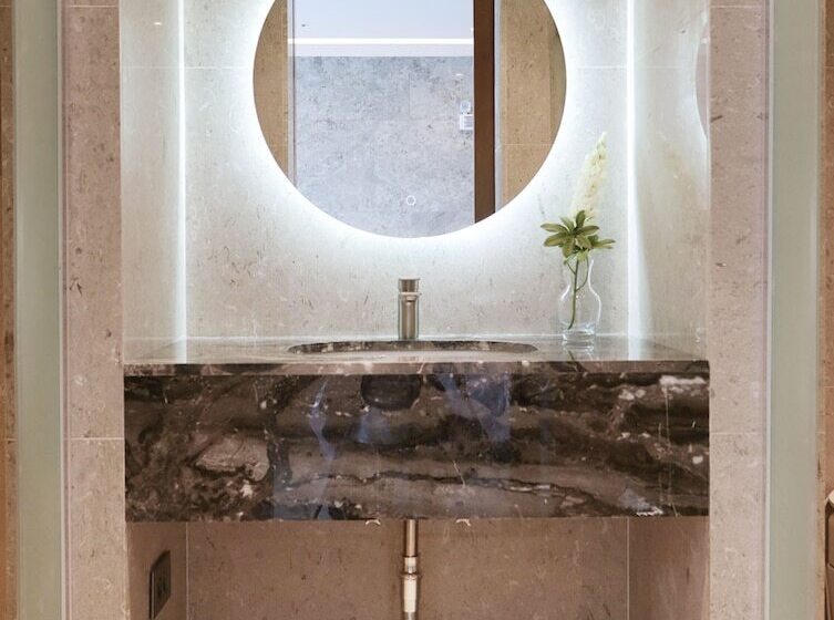 Calacatta Hotel & Resort