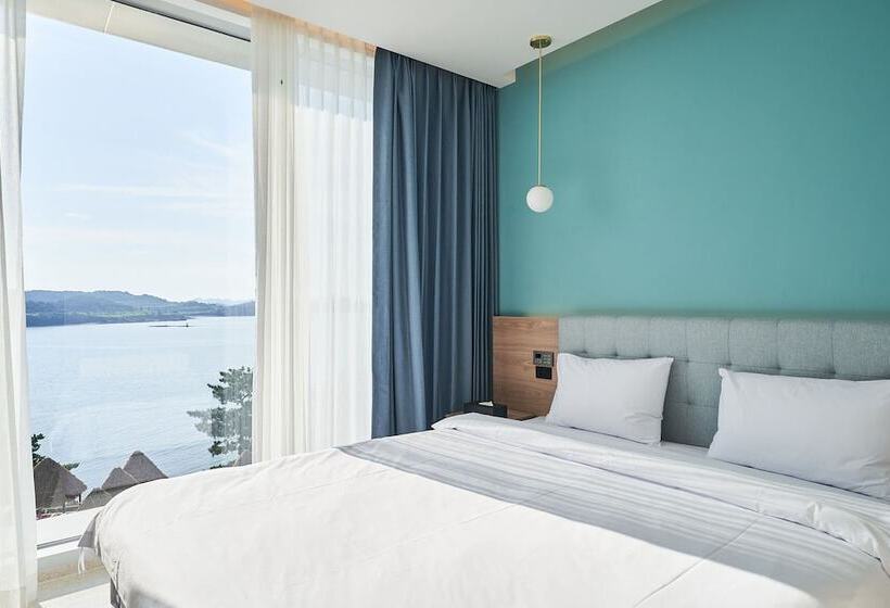 Calacatta Hotel & Resort