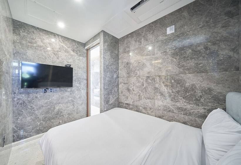 Calacatta Hotel & Resort