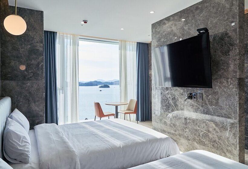 Calacatta Hotel & Resort