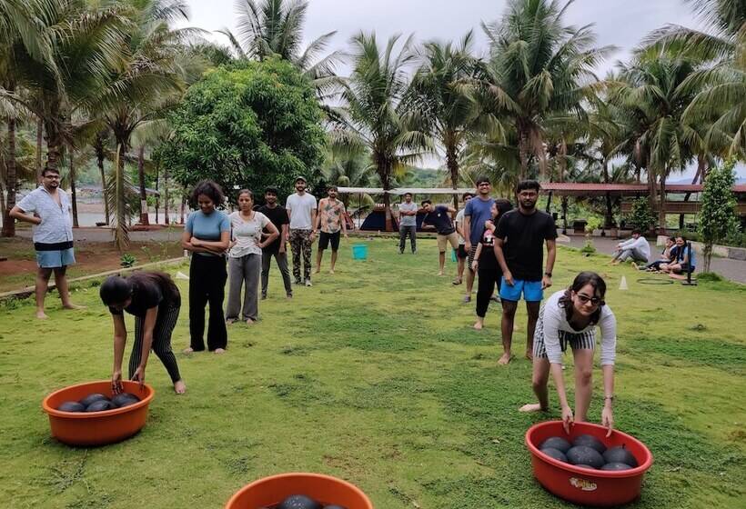 Хостел Tents N' Trails