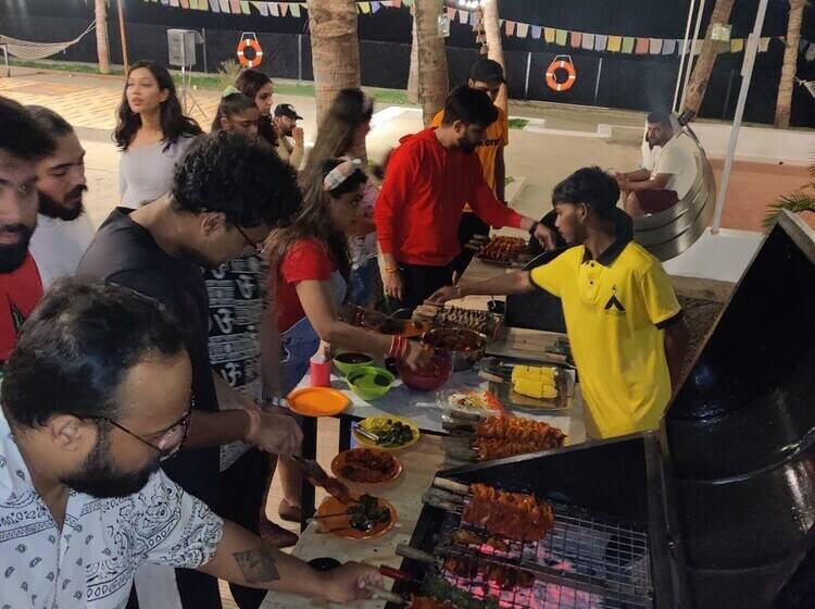 Хостел Tents N' Trails