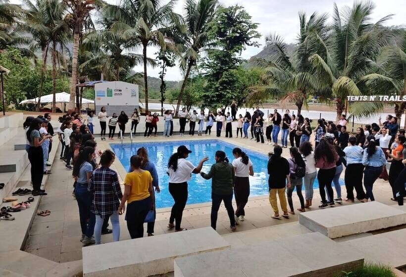 Хостел Tents N' Trails